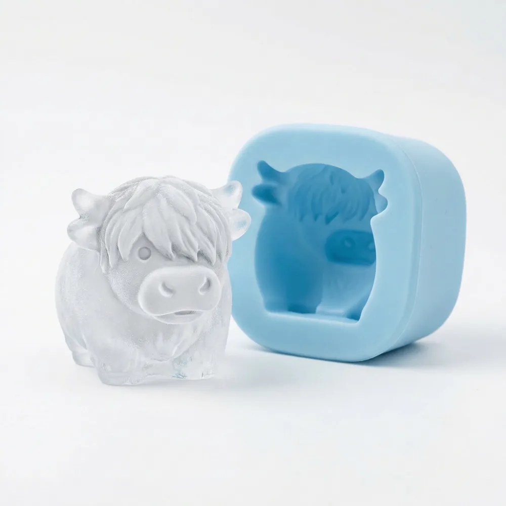 6-Cavity Mini Highland Cow Ice Cube & Dessert Mold