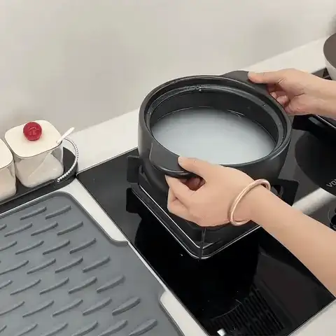No-Spill Silicone Worktop Saver